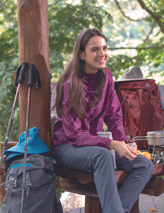 【 EasyMain 】CE22104 女輕巧防風快乾雙層連帽外套 ( 附收納袋 ) EASYMAIN