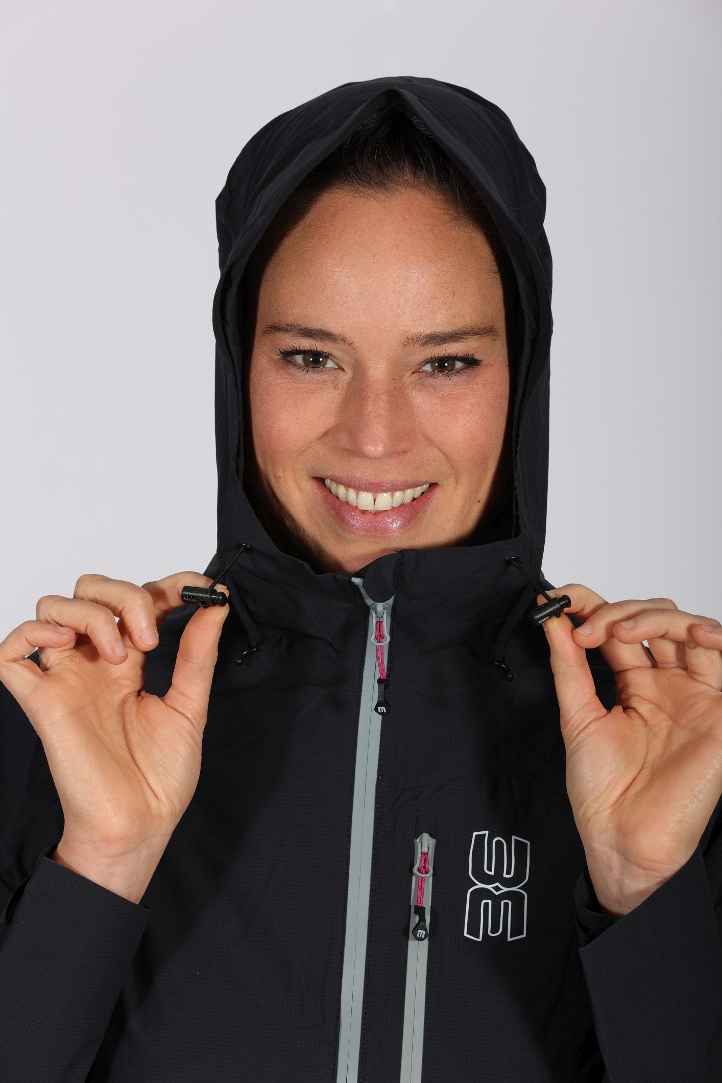 【 MAUL 】Zermatt 女防風連帽輕便健行夾克 MAUL