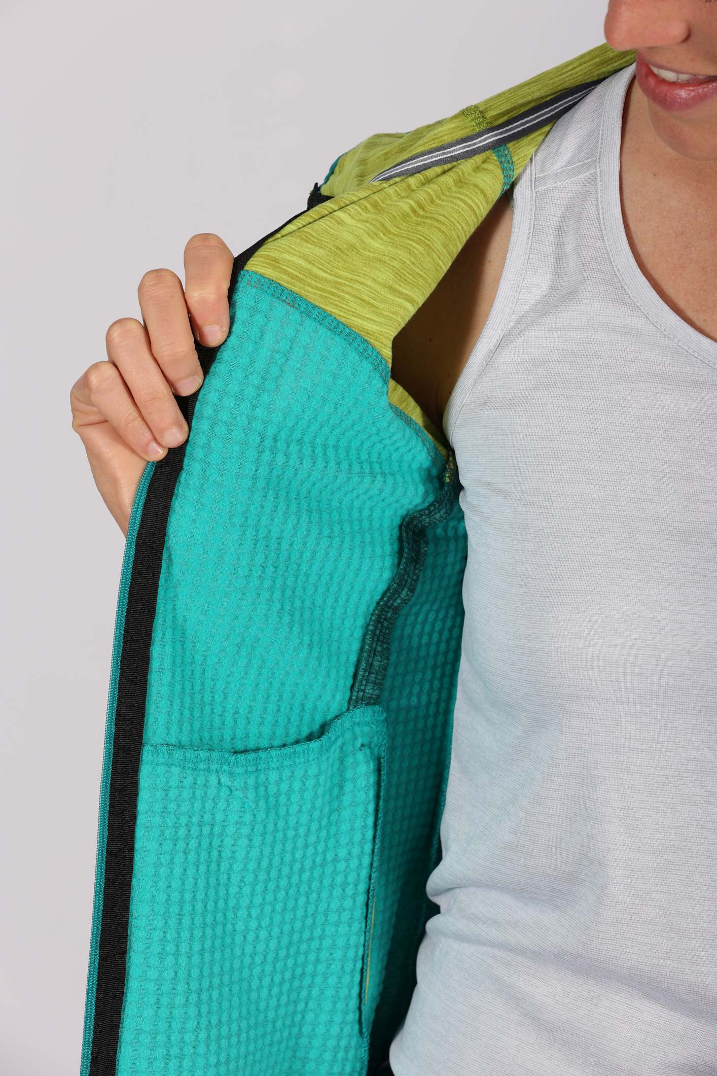 【 MAUL 】Riedlerspitz II 女輕量透氣快乾撥水連帽夾克 MAUL