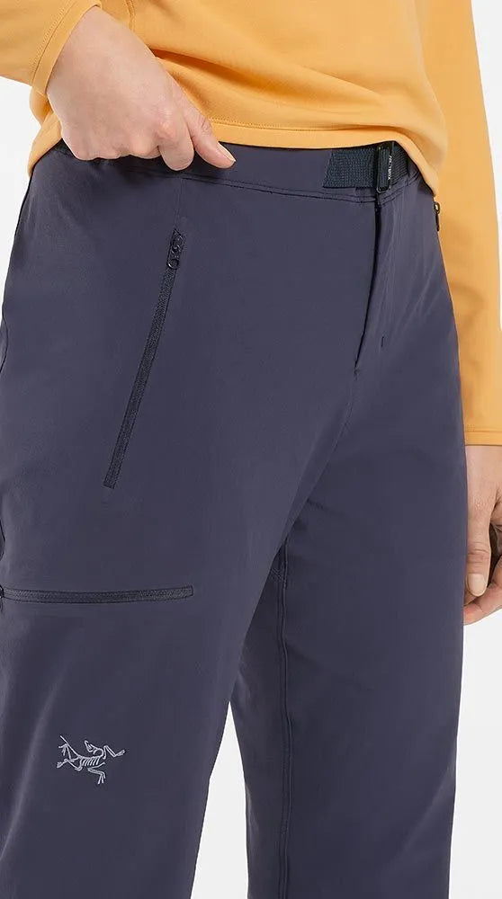 ss23_x000006717_001280_gamma-lt-pant_black-sapphire_women_4-r_waist-detail_2