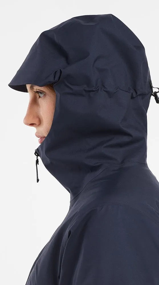 ss23_x000007140_001280_beta-jacket_black-sapphire_women_s_hood_2