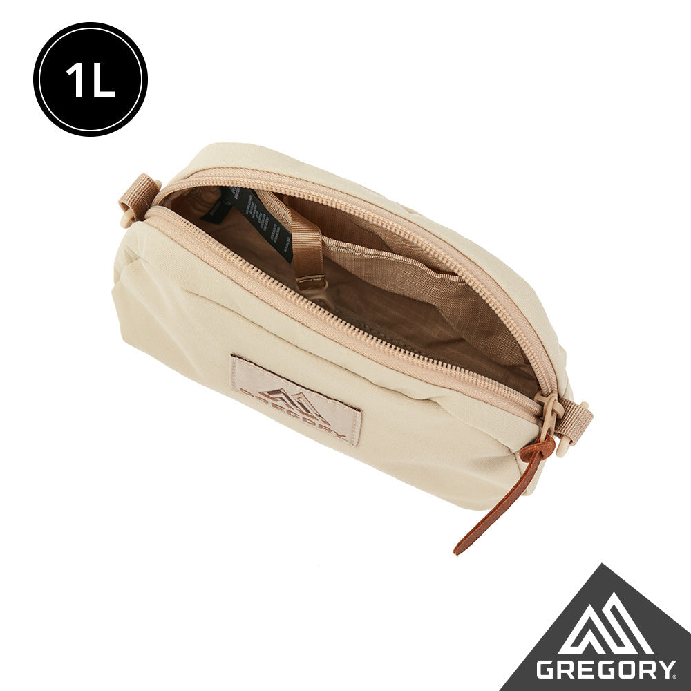 【GREGORY】1L LADYBIRD CROSSBODY 肩背包 沙色 GREGORY