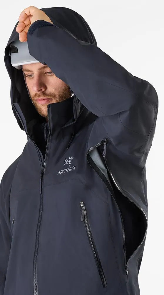 ss23_x000007339_001496_beta-ar-jacket_kingfisher_men_m_pit-zip_2